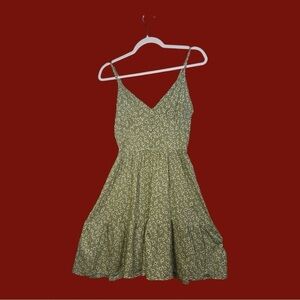 Romwe Mini Sundress Green with Daisies Adjustable Straps Flirty NWT Size 4